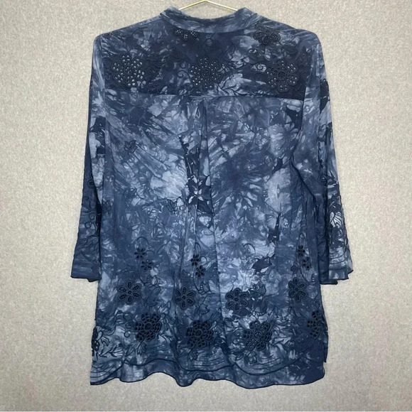 John•Mark Tie Dye Print Floral Embroidered 3/4 Sleeve Button Front Tunic Top - Picture 7 of 8